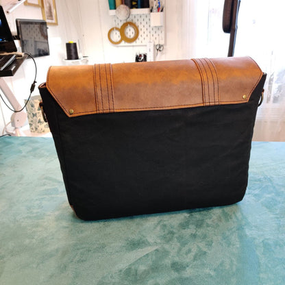 Threshold shoulder bag